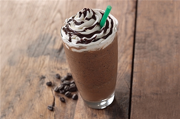 Chất caffeine có trong cà phê kích thích thần kinh gây mất ngủ trong khi đó, kem tươi khiến bạn đầy hơi, khó tiêu